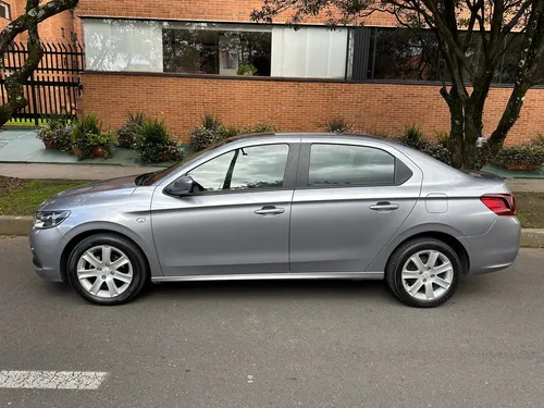 Peugeot 301 1.6 Allure Automático