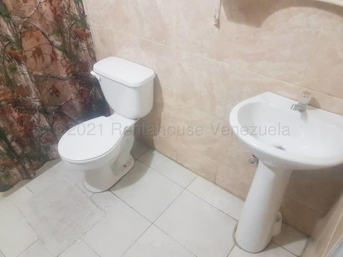Imagen 10 de 14 de Ramiro E. Ruiz Vende Casa En Catia Mls #22-818