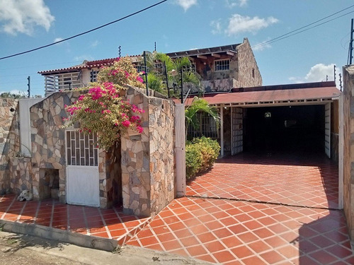 Casa En Venta 05 Hab, 04 Baños, Juangriego, Isla De Margarita