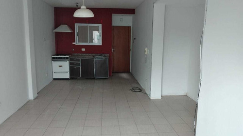 Imagen 2 de 8 de Monoambiente Al Frente Divisible Con Balcon Y Patio