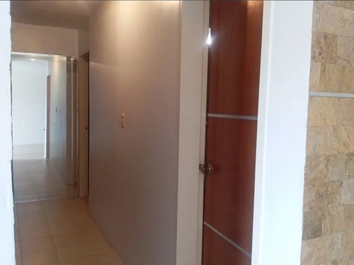 Imagen 5 de 5 de Apartamento En Res. Lomas De Mañongo. Oa-1414