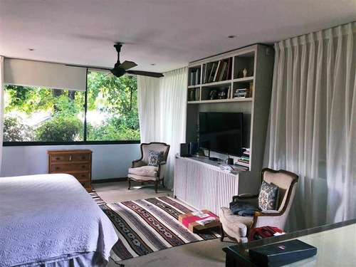 Casa En Venta De 5 Dorm. En Lo Barnechea