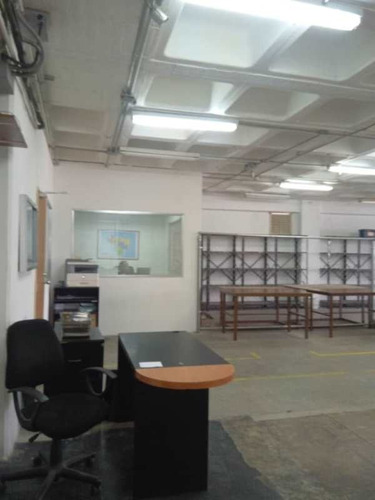 Imagen 9 de 17 de Venta De Amplio Local Comercial, Ubicado En Edificio Industrial En Los Ruíces,