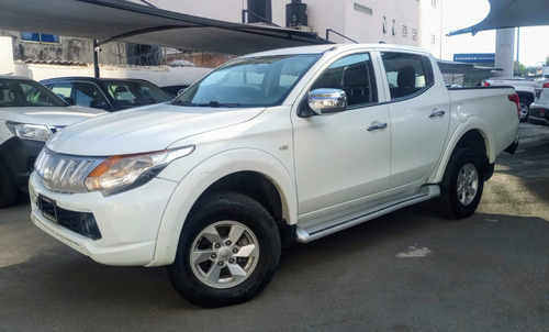 Mitsubishi L200 2.4 Cabina Doble 4x2 Mt