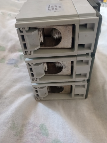 Interruptor Termomagnetico Abb Tmax Xt3n 250 3 Polos 100 Amp
