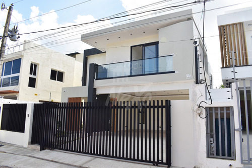Nueva Y Moderna Casa En Venta, Santiago (hfc-236)