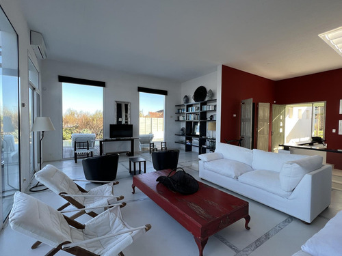 Casa En La Playa Primera Linea Del Mar. La Barra Punta Del Este.