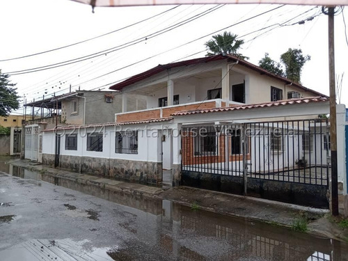 Casa En Venta Sabana Del Medio San Diego Inm Amplio Terreno Y Excelente Distribucion, Traemos Para Ud Este Impecable Inmueble Ideal Para Familias Numerosas. 25-798