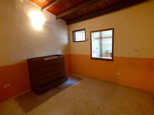 Sky Group Platinum Vende Casa En Urb La Fontana, La Morita I, Estado Aragua Plc-1176