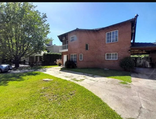 Casa En Venta - 3 Dormitorios 3 Baños - Cocheras - 660mts2 - Moreno