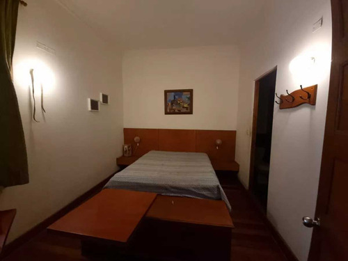 Hostal En Cerro Alegre, Muy Central. (60424)