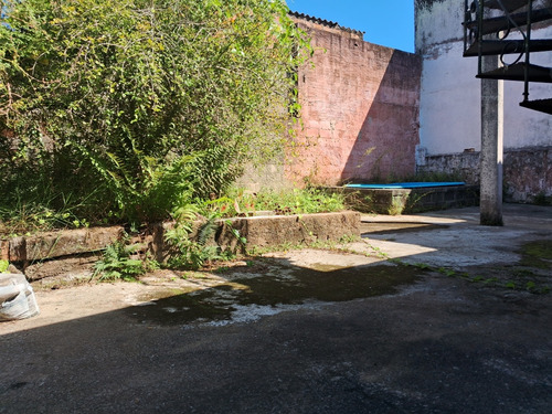 Casa Com 2 Dormitórios E Quintal Grande Na Praia