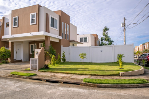 Vendo Casa De Los Sueños, En Ernesto Córdoba, Ph Everest 