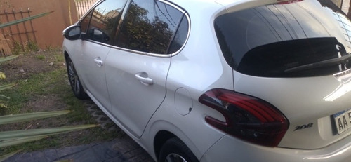 Imagen 14 de 16 de Peugeot 208 2016 1.6 Feline Pack Cuir