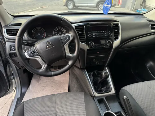 Mitsubishi L200 2.4 Cabina Doble 4x2 Mt