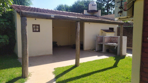 Imagen 6 de 18 de Sólida Casaquinta En Paso Del Rey. Toma Lote Barrio Cerrado