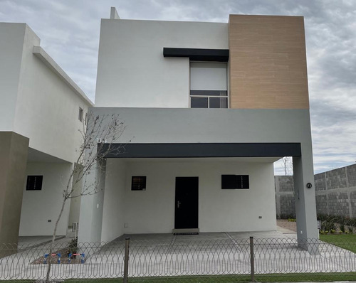 Casa En Venta Por Avenida Concordia Y Santo Domingo Apodaca