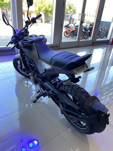 Imagen 2 de 15 de Husqvarna 200 Svartpilen | Financiacion Exclusiva