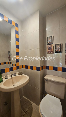 Casa En Venta De 4 Dorm.3 Baños Estar Servicio En Las Condes