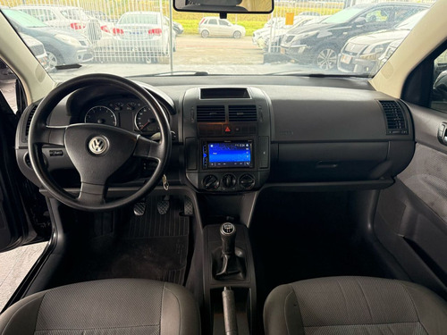 Volkswagen Polo Sedan Sedan 1.6 Mi Total Flex 8V 4p