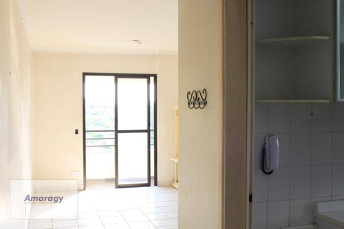 Excelente Apartamento De Dois Dormitórios E Duas Garagens - Único Dono - Ap0002