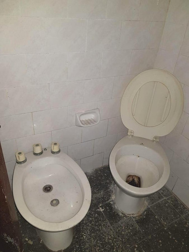 Imagen 4 de 7 de Tipo Casa De 3 Ambientes Al Frente Con Terraza