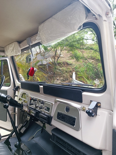 Imagen 15 de 19 de Toyota Land Cruiser 1983 4.2 Fj43