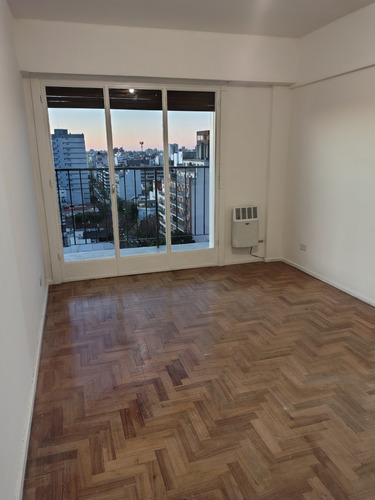 Alquiler 3 Ambientes En Caballito Norte. Vista Inmejorable, Super Luminoso, Piso 11 Orientación Norte .