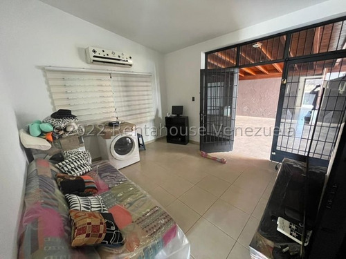 Imagen 3 de 27 de Casa En Venta En Valles De Camoruco Valencia 22-15578 Gerardo Guillén Rentahouse