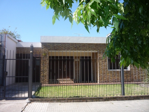 Excelente Inversion, 3 Casas + Local Comercial (renta 70 Mil