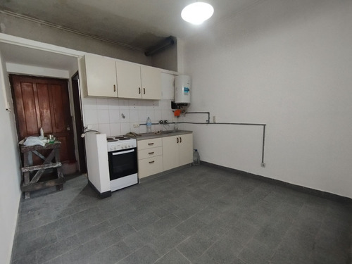 Venta Departamento 2 Ambientes Al Frente Con Balcón, Barrio Zacagnini