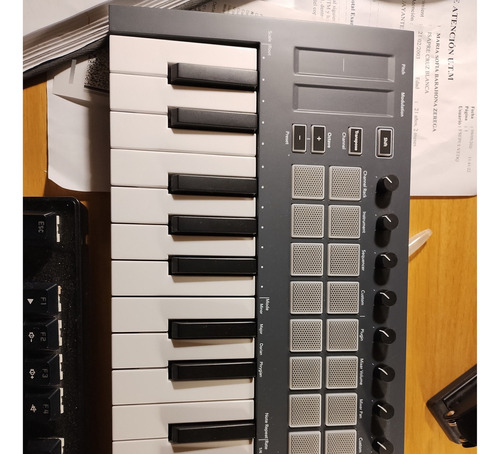 Controlador Novation Mini Mk2 Launchkey 25 Mk2