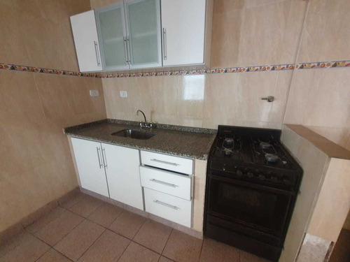 Imagen 6 de 11 de Venta De Ph En Palomar Con Patio Y Entrada Independiente.