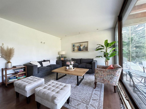 Excelente Casa Condominio Los Bravos. Interior.