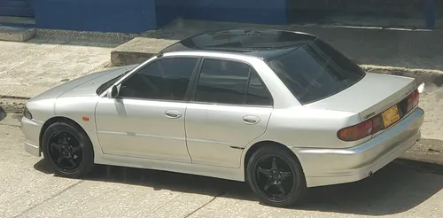 Mitsubishi Lancer 1.3 Gl 5 p