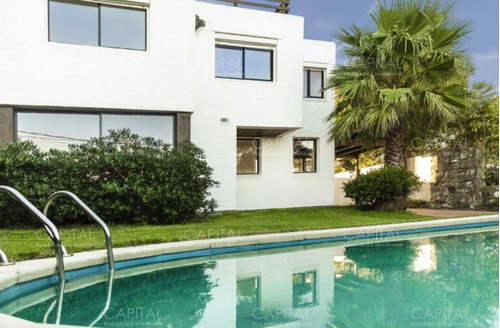 Casa En Venta En El Pinar Sobre Playa