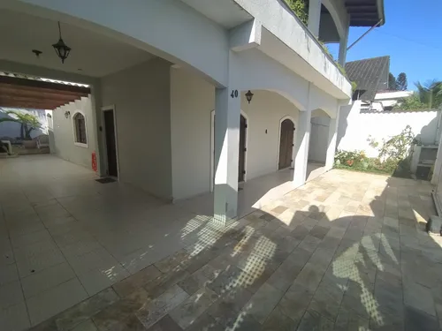 Casa Com Piscina Aquecida, Pé Na Areia, Ar Condicionado, Salão Jogos Com Mesa De Bilhar E Maquina De Vídeo Game Com Vários Jogos, Cascata Aquecida Automatizada, Lazer Completo, Segurança 24 Horas.