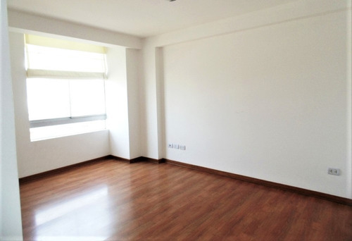 Imagen 7 de 26 de Venta De Hermoso Y Amplio Dpto. Duplex C/estac. En Urb. Vista Alegre Surco