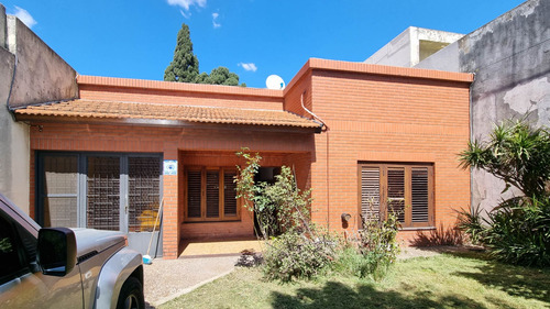 Venta Casa 3 Amb, Cochera, Quincho, Jardin