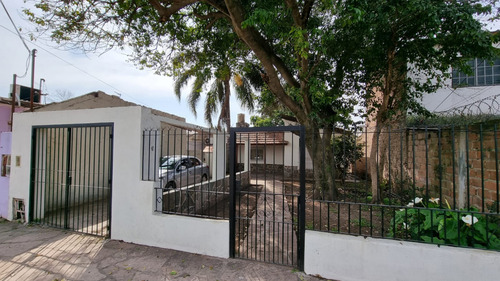 Casa Con Gran Terreno De 3 Ambientes En Jose C. Paz