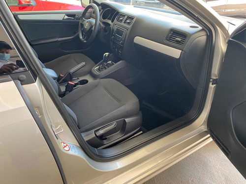Imagen 5 de 14 de Volkswagen Jetta 2015 2.5 Comfortline Mt At