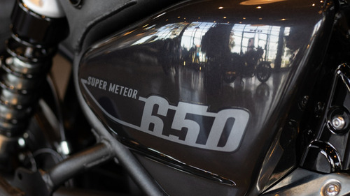 Royal Enfield Super Meteor 650 Astral Black 1° Servicegratis