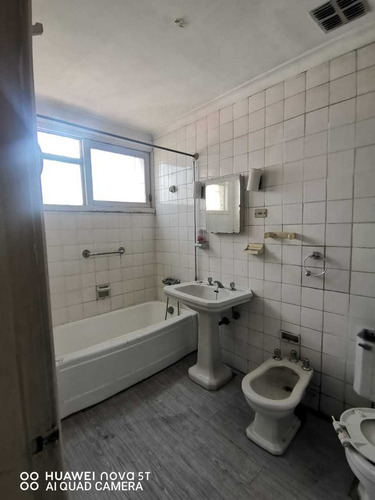 Se Vende Casa En Ñuñoa De 210m2,4d,3b,2e (101315)