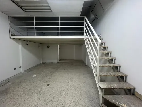 Se Vende Local 66m2 El Rosal.