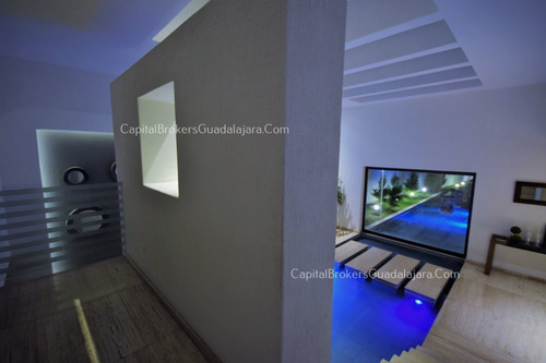 Casa En Colinas De San Javier De Lujo Con Alberca En Venta