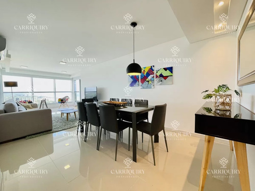 Apartamento De 2 Dormitorios Y Dependencia En Playa Brava - Punta Del Este