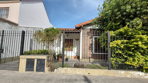 Venta - Casa De 2 Amb + Casa 4 Amb, Lomas De Zamora