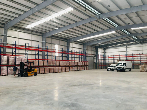 Venta / Alquiler - Galpon Con Oficinas Y Playon Exterior - Parque Industrial General Rodriguez