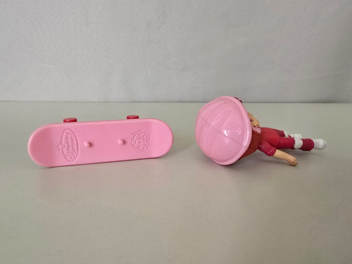 Muñeca Frutillita Con Patineta (Usado)