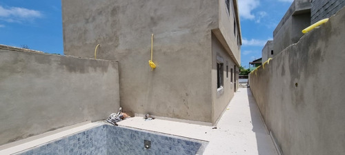 Imagem 2 de 8 de Casa Sobreposta Com Piscina Ficando À 400m Do Mar Em Itanhaém, Sp. Possui Escritura.